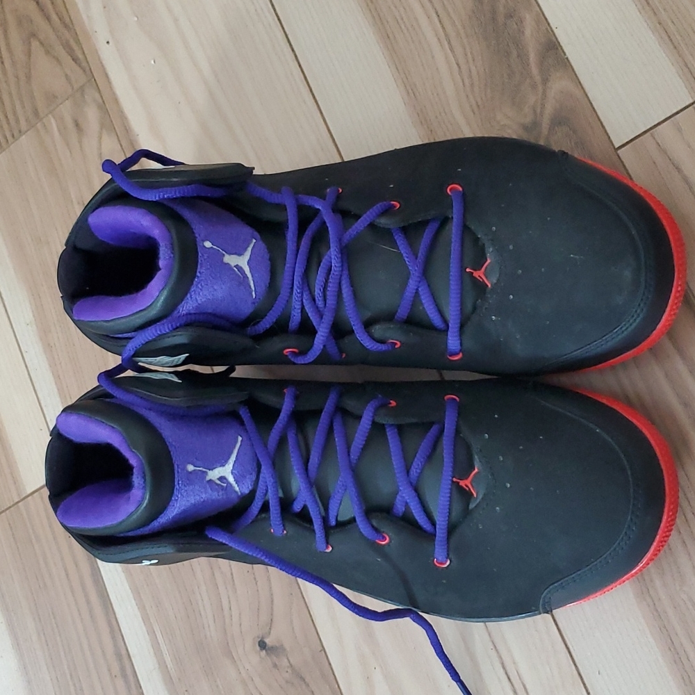 MENS sneaker size 8